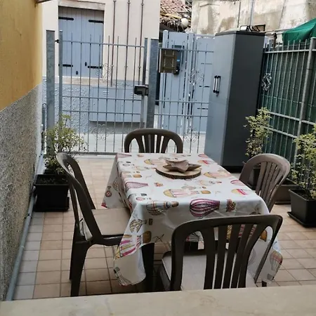 דירה Komi House